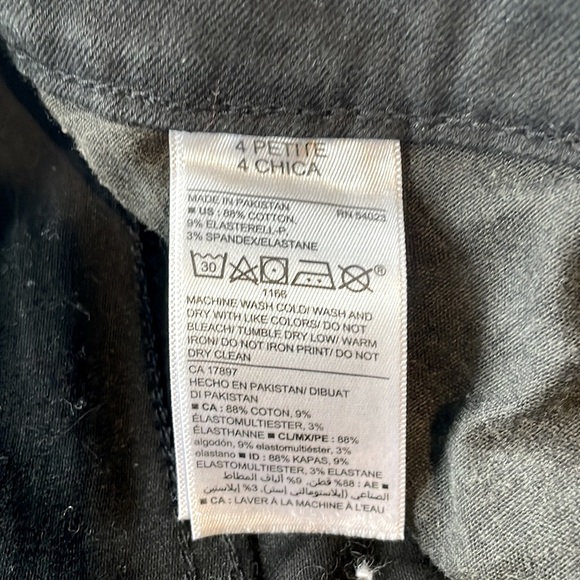 Black Old Navy Rockstar Super Skinny Built-In Sculpt (Size 4 - Petite) - Picture 3 of 3